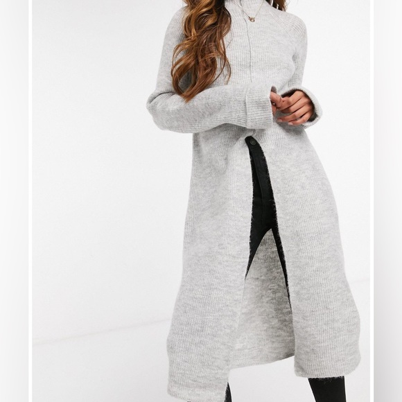 Vero Moda Sweaters - Vero Moda Longline Jumper With Split in Black. Size XL. New With Tags.